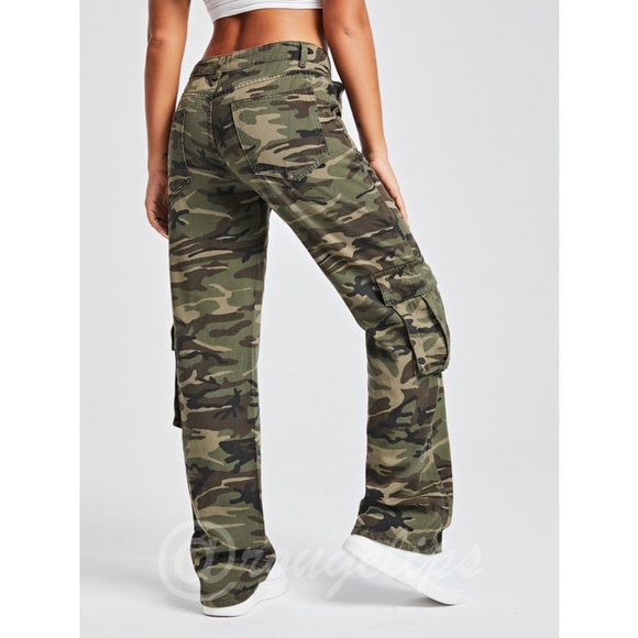 Green Camouflage Cargo Pants Mid Rise Waist with Pockets - Picture 2 of 9